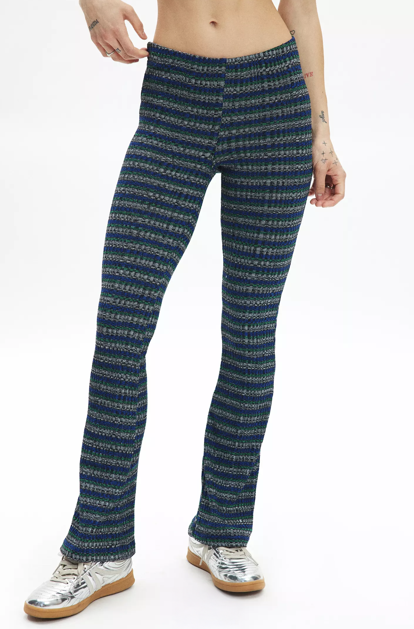 Pantalón acampanado de punto tipo pull-on