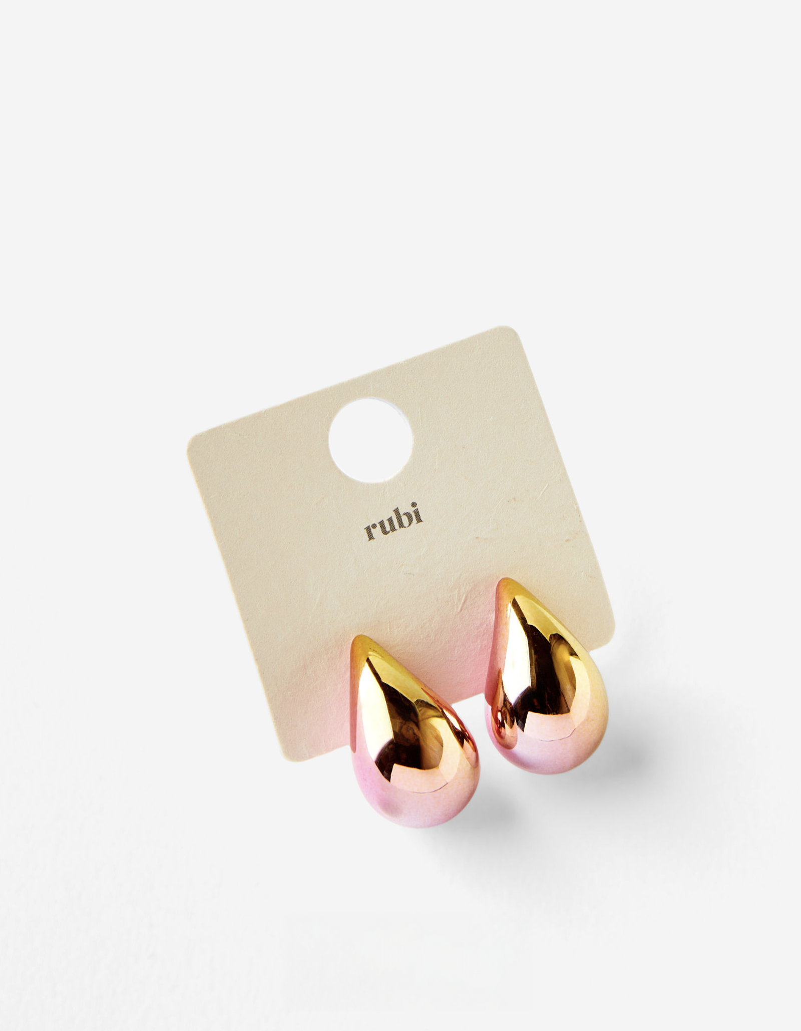 Arete con dije pequeño rosado
