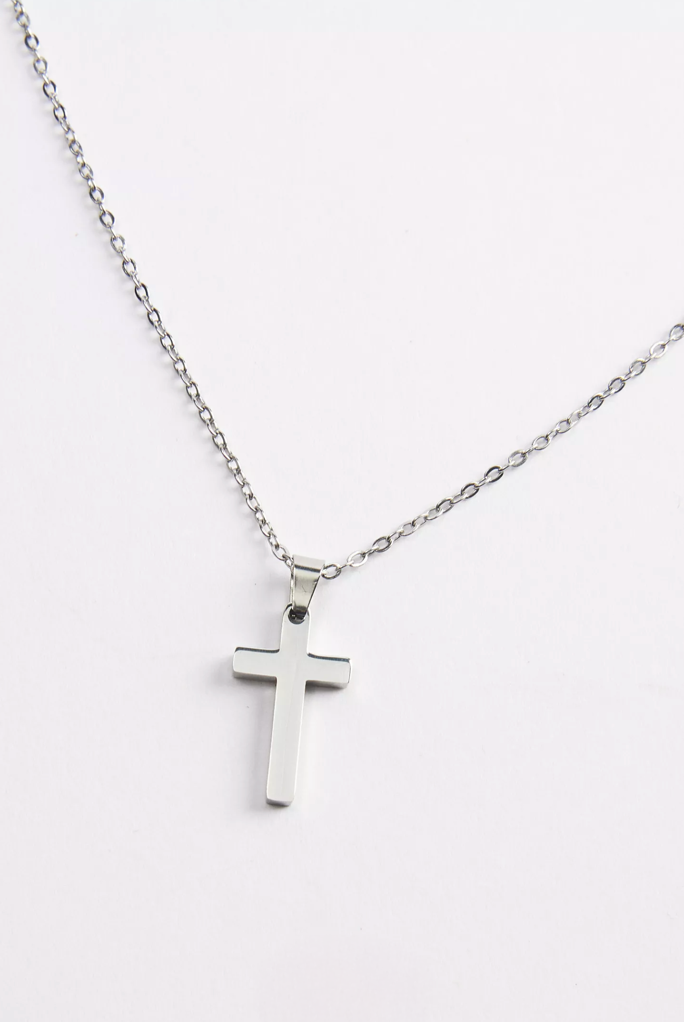 Collar con dije de cruz