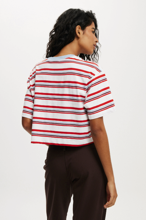Camiseta gráfica corta estilo boxy Lcn