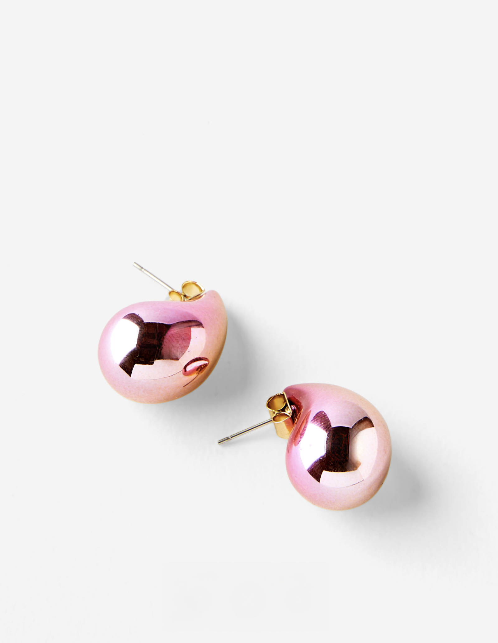 Arete con dije pequeño rosado