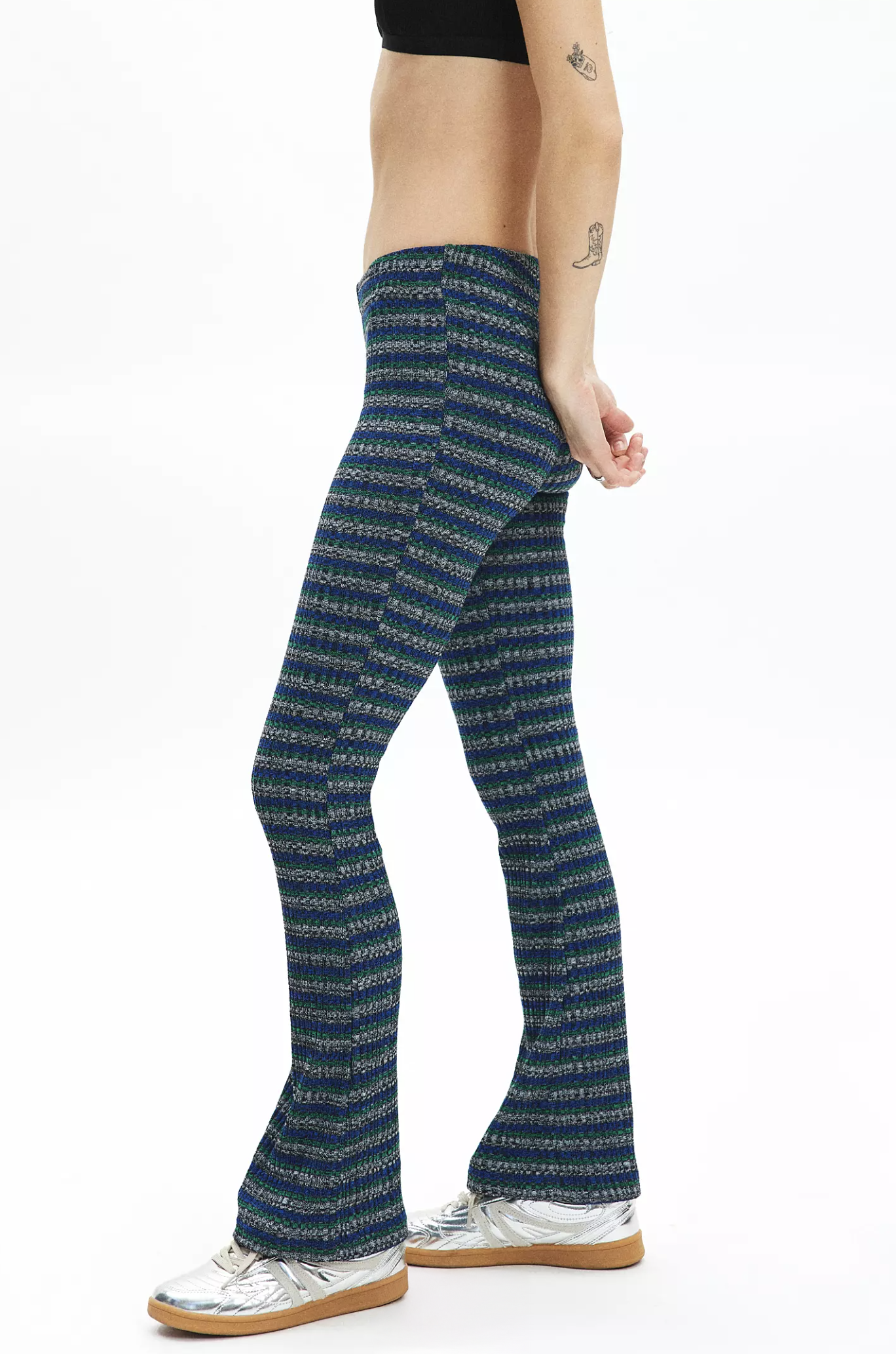 Pantalón acampanado de punto tipo pull-on